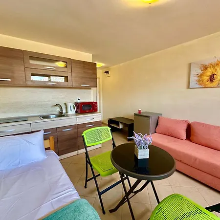 Apartman Comfortable In Summer Breeze