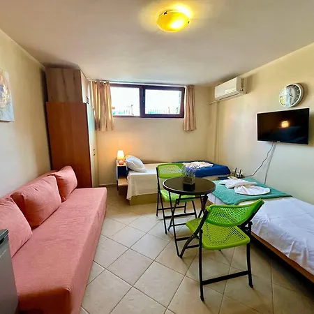 Comfortable In Summer Breeze Apartman Napospart