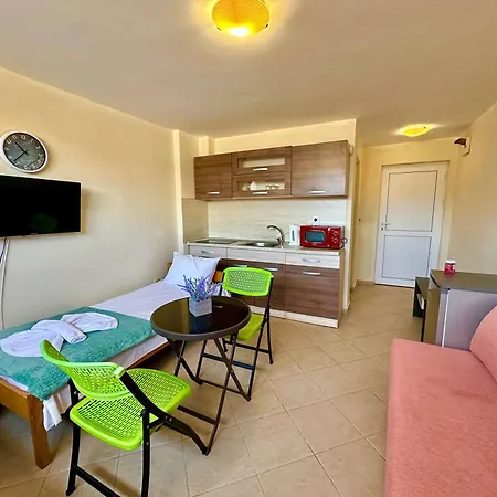Comfortable In Summer Breeze Apartman Napospart